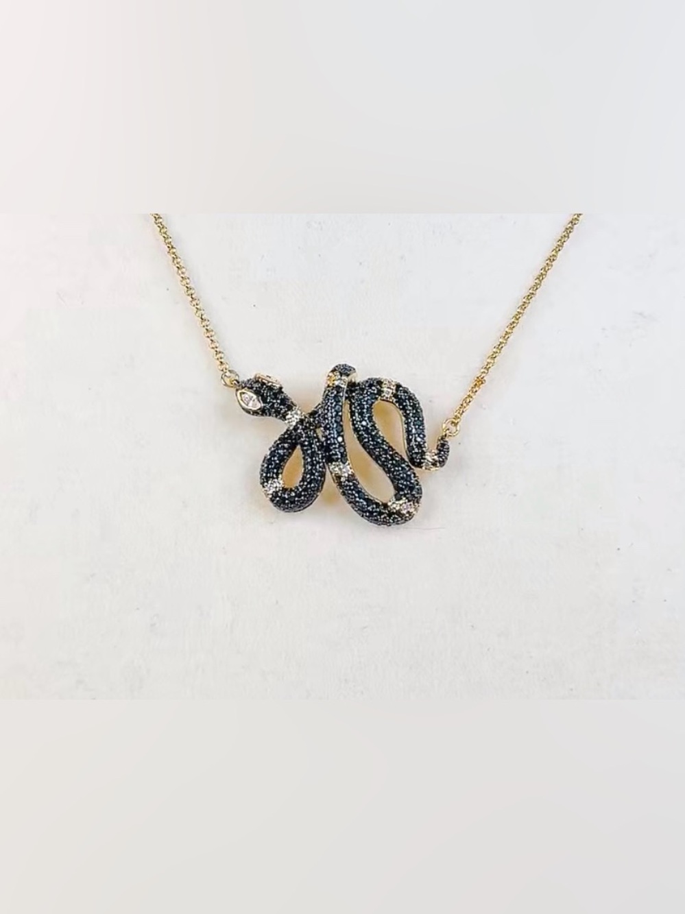 Bomb Party Untamed Necklace
Hiss Of Darkness – NK78020
